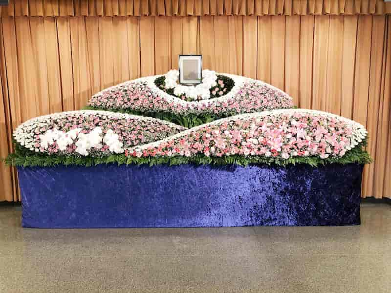 一日葬 家族葬 公営斎場生花祭壇32プラン 公式 泉屋メモリアルホール 大阪 奈良で葬儀 お葬式 家族葬 直葬 終活セミナー 事前相談は泉屋へ