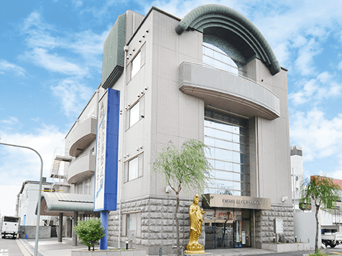 泉屋 高井田メモリアルホール外観