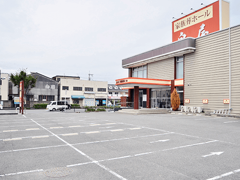 泉屋 瓢箪山家族葬ホール駐車場